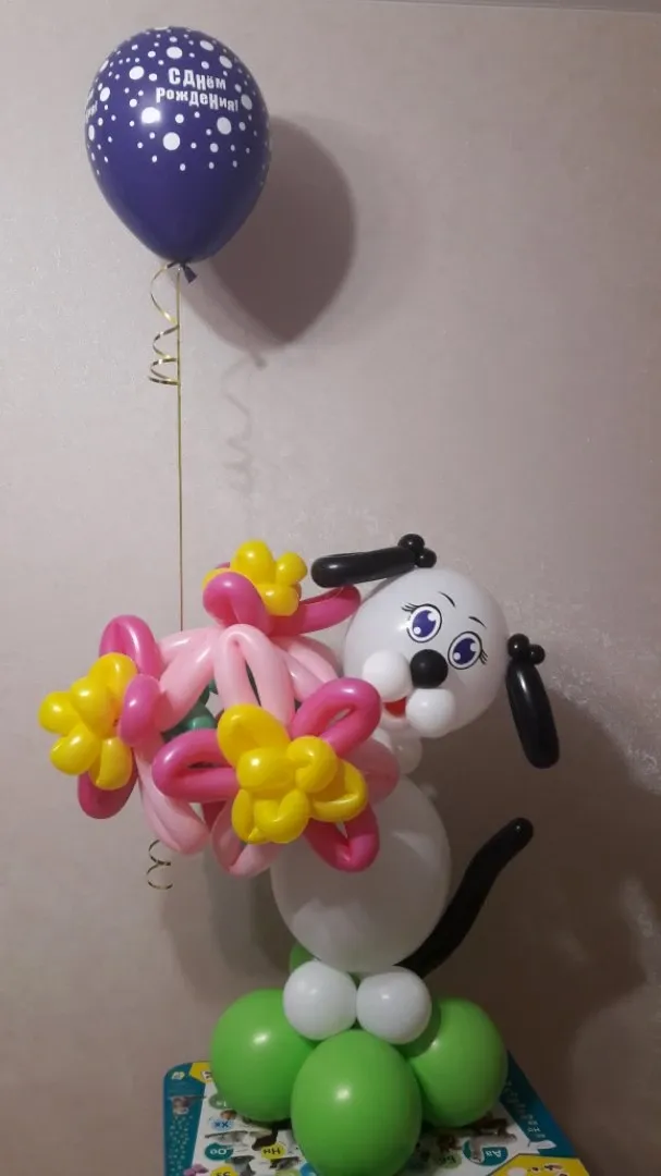 Собачка из ШДМ с букетом цветов